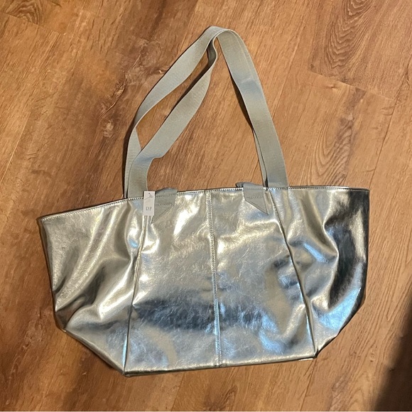 GAP Metallic Vegan Leather Tote Bag! - Picture 3 of 5